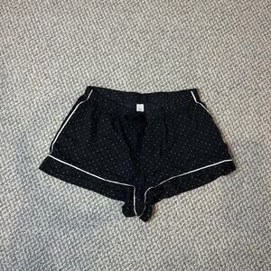 Cute vintage y2k low rise Victoria’s Secret polka dot mini/ silky shorts